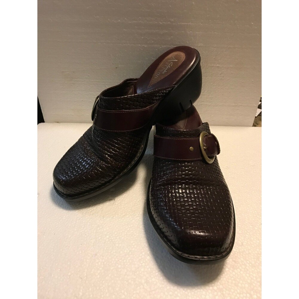 Clarks Artisan Collection Slip-on Mules / Clogs Shoes - size 8.5 M